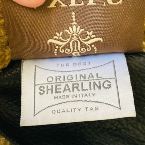 Artico Axel’s Vail, Colorado shearling zip front vest in black. Size 46 (US8/10) - Picture 6 of 11